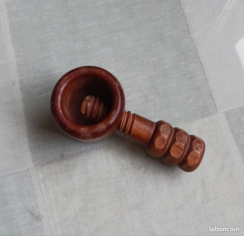 Écrase noix en bois et tire bouchon (image 1)