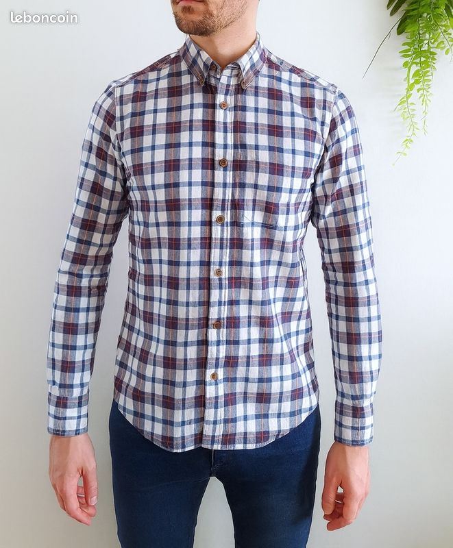 Chemise blanche à rayures et broderie tête de mort femme Chemise blanche à rayures et broderie tête de mort femme