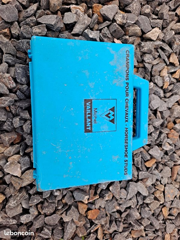 Mini-mallette de crampons pour chevaux Michel Vaillant (image 1)