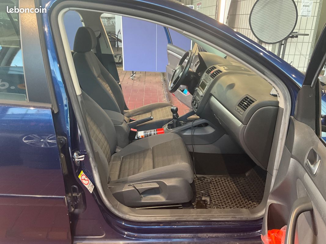VOLKSWAGEN GOLF 1.4 80CV SVP lisez l'annonce ENTIEREMENT merci (image 5)