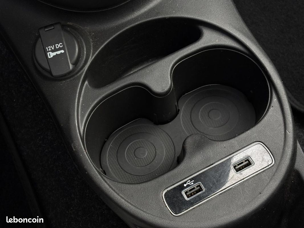 FIAT 500 Hybrid 70 avec Toit pano, Apple Car Play et Jantes alu 15\' (image 17)