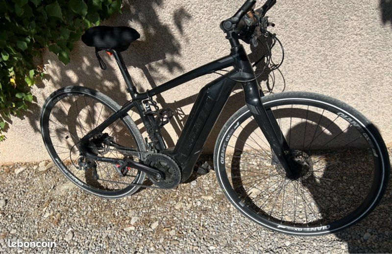 Vélo électrique course giant (image 1)