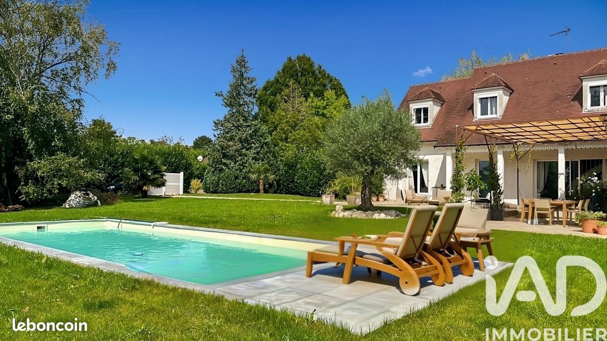 Maison 8 pièces 280 m² · à Santeny · 280 m² · 1 090 000 €