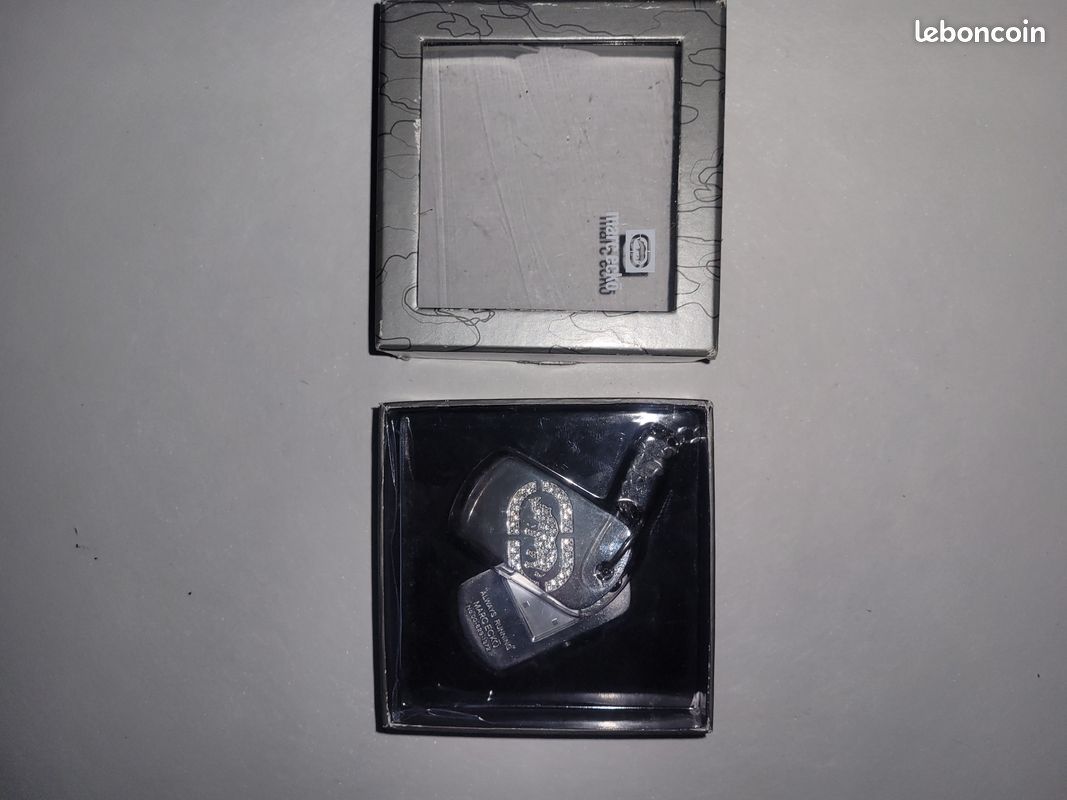 Montre pendentif de marque "Marc Ecko" – Comme neuf, mais pile a changer (image 2)
