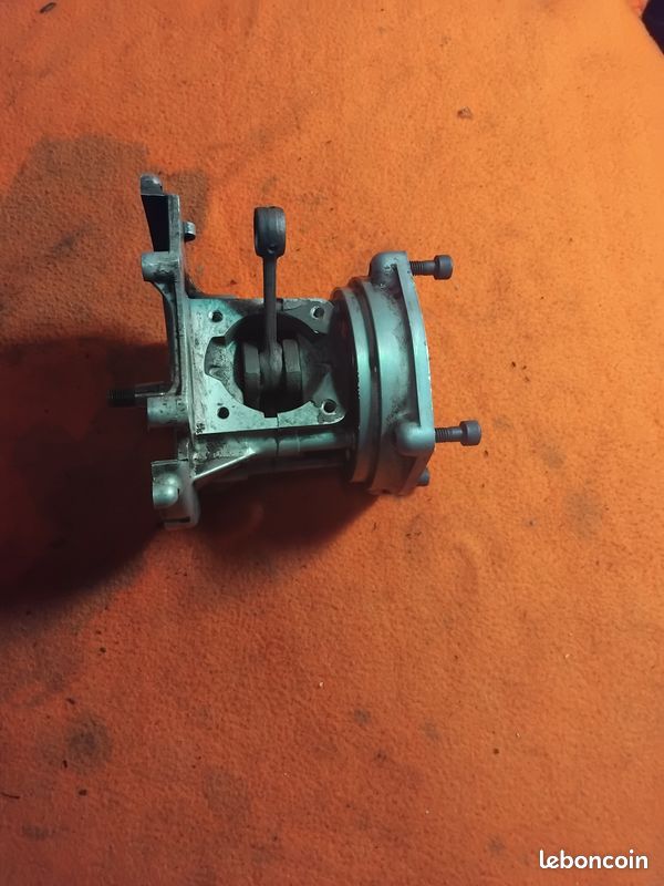 Bas moteur complet débroussailleuse Kawasaki TZ031 (image 1)