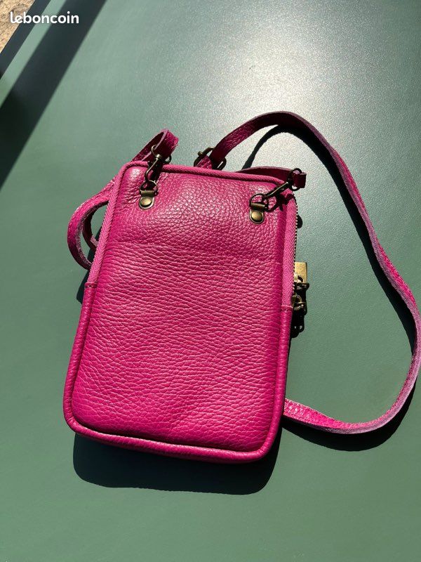 Sac pochette bandoulière rose fushia (image 1)