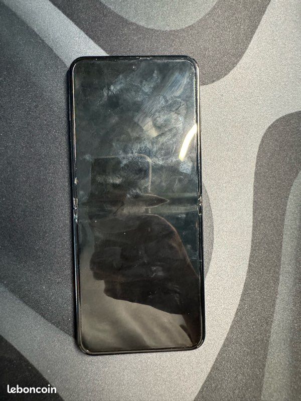 Samsung Galaxy Z Flip 5 - 256 Go - Écran à réparer (Accessoires inclus) (image 1)