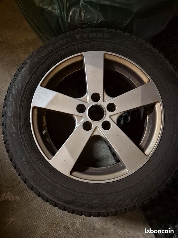 Pneus neige nokian avec jantes pour qashqai nissan (image 2)