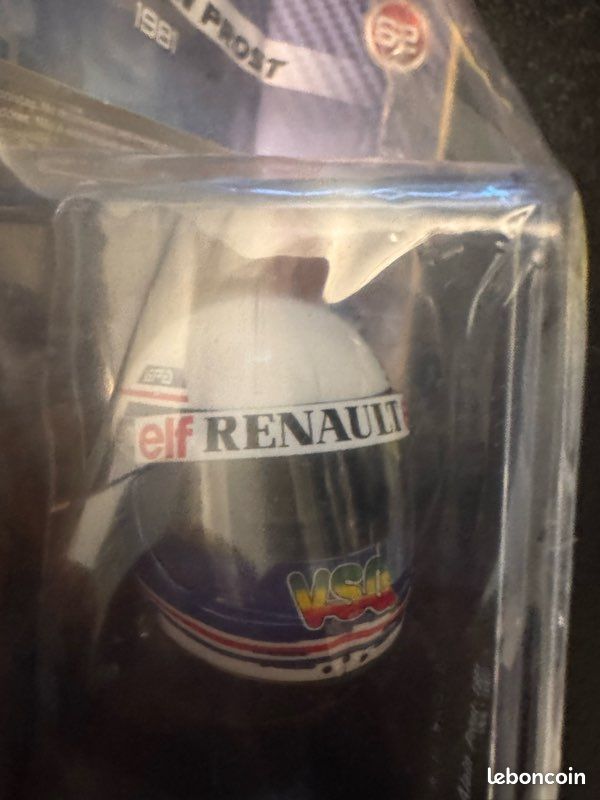 PIN'S CASQUE DE COURSE PILOTE F1 avec attache - Alain PROST / Bon Etat