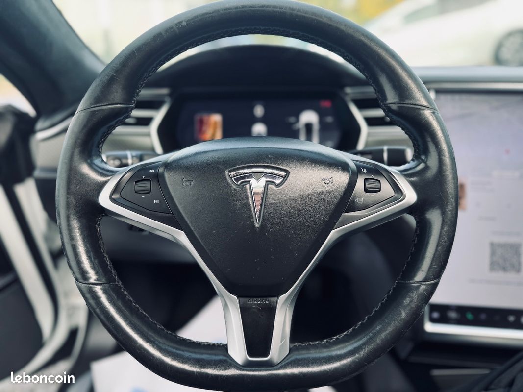 TESLA Model S 320CH BASE + 2EME MAIN + TOIT OUVRANT/PANO + AUTO PILOT + CAMERA DE RECUL + GARANTIE 12 MOIS (image 23)