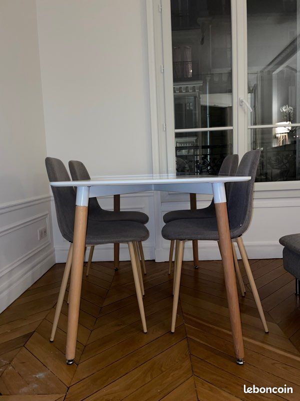 Ensemble table + chaises (image 1)