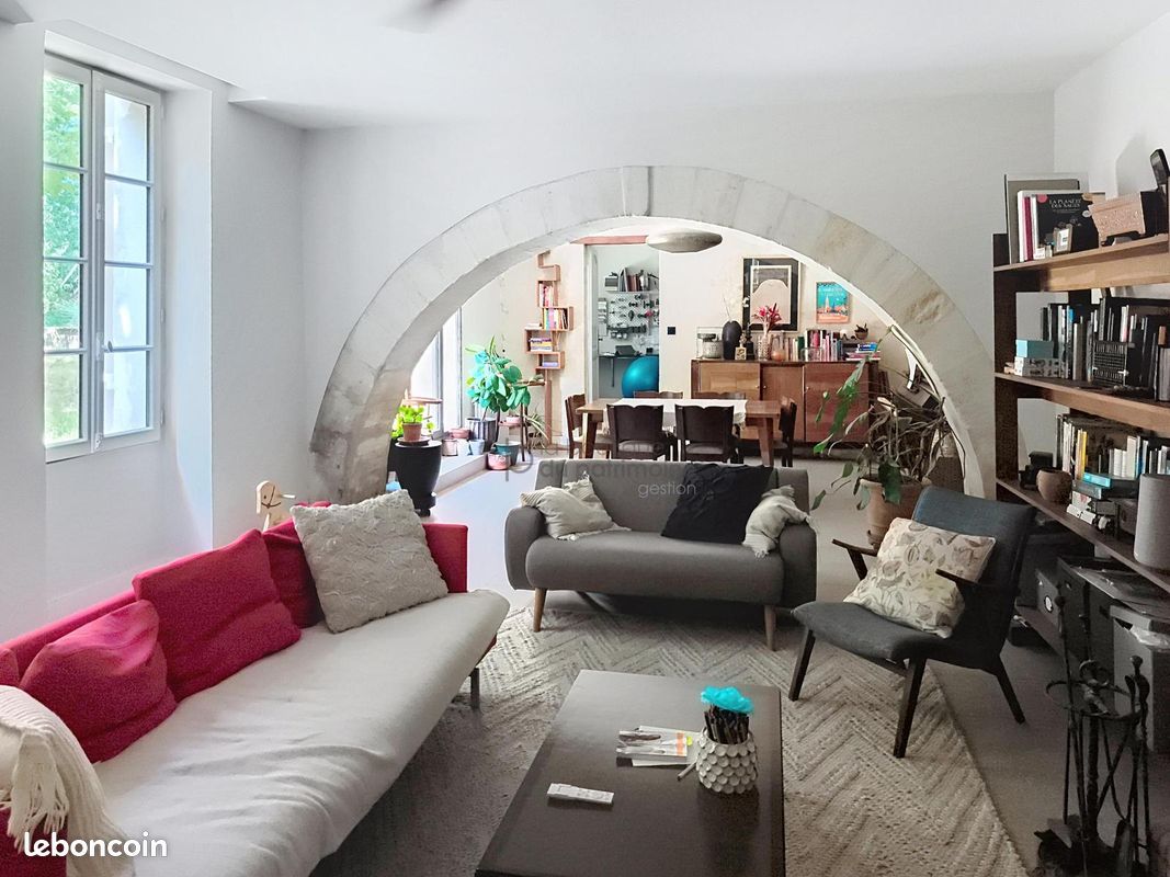 Maison 6 pièces 263 m² · à Camblanes-Et-Meynac · 263 m² · 1 690 €