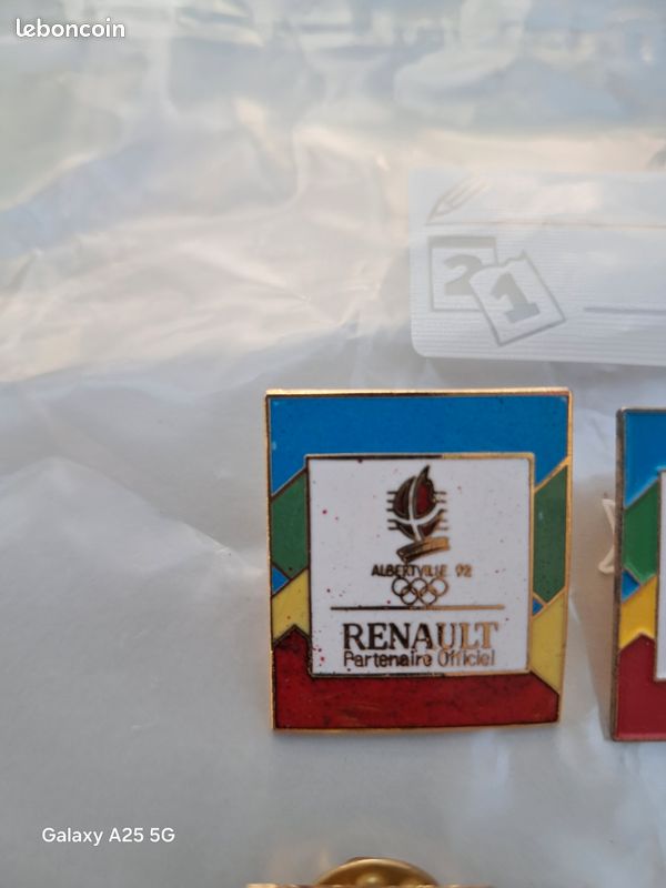 Lot De 2 Pins Sportifs – Jeux Olympiques D’Albertville 92 – Sponsor TMG Nettoyage