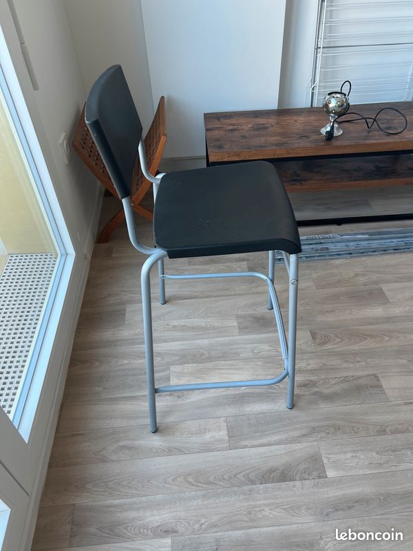 Chaise noire (image 2)