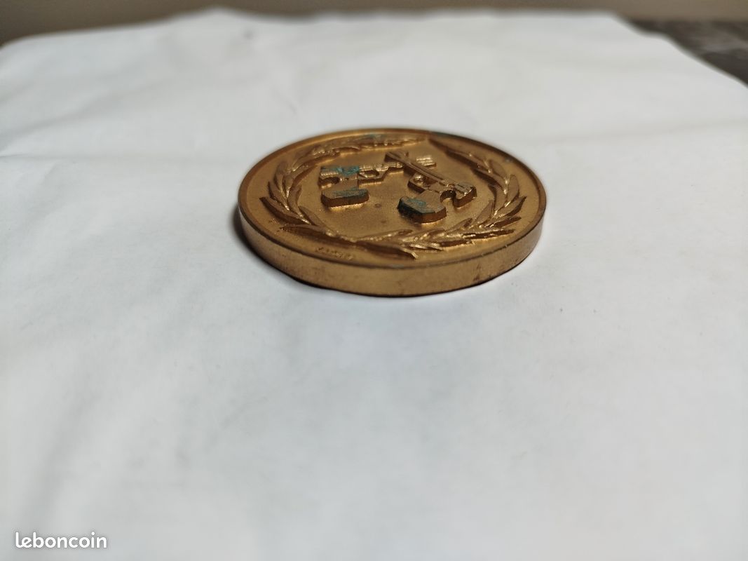 MÉDAILLE ANCIENNE- VOLLEY BALL- SIGNÉE GLORIA - 67 mm EUR 2,00