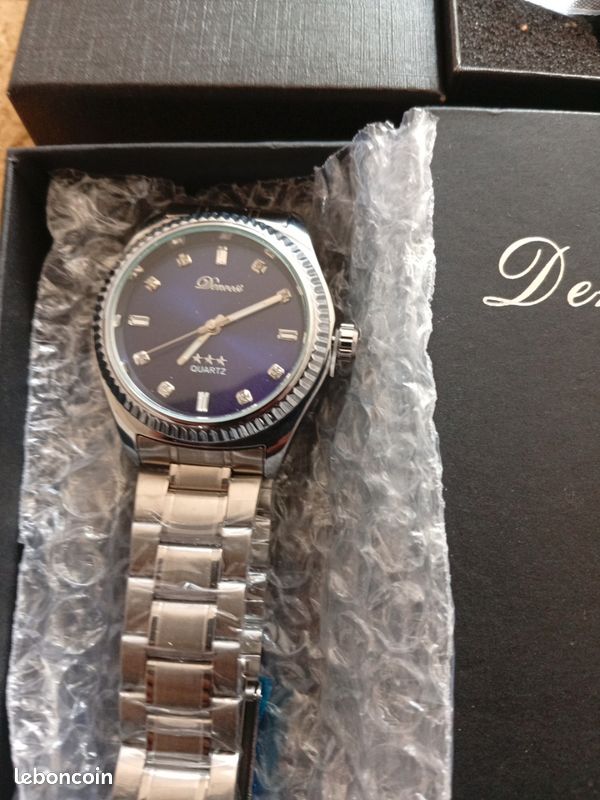 Montre Bracelet Quartz Dorée à Cadran Blanc - Neuf Sans étiquettes - Pour Femme