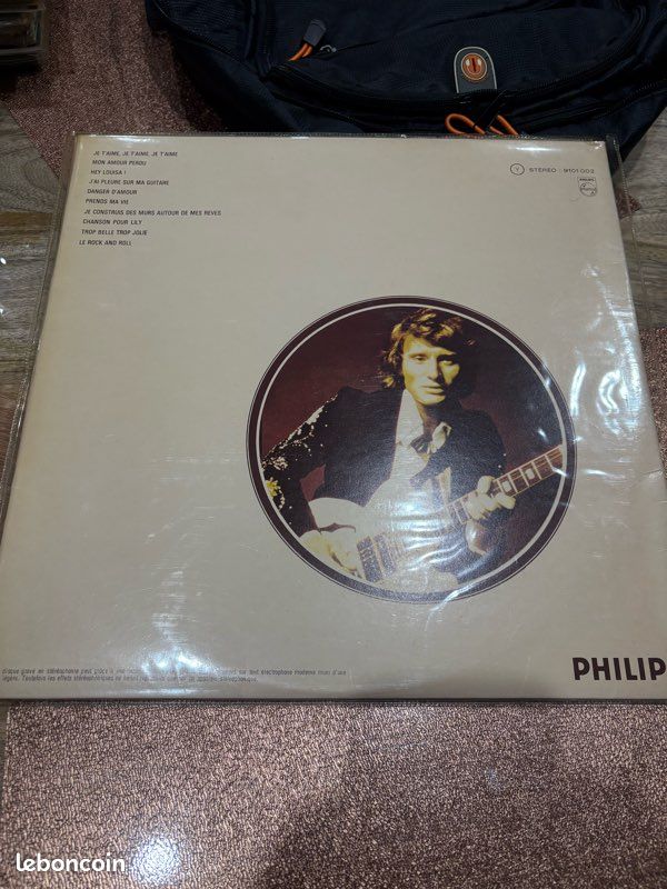 Vend vinyles Johnny Hallyday en très bon état. Faire proposition convenable (image 2)