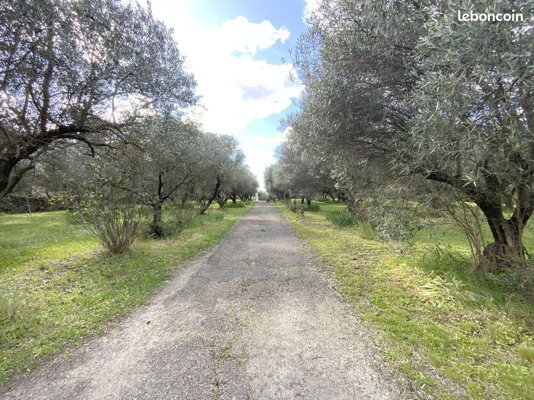 Terrain 5 pièces 7323 m² · à Uzès · 7 323 m² · 1 560 000 €