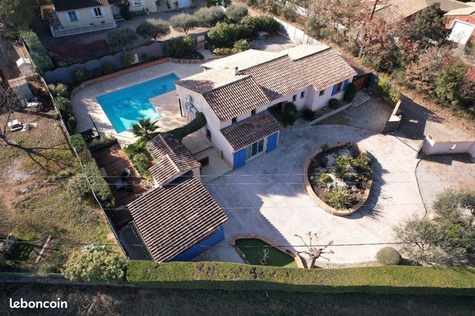 Propriété 5 pièces 140 m²