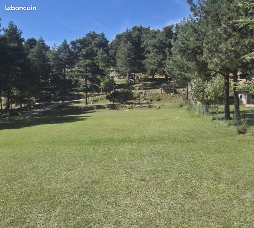 Terrain 1500 m² · à La Martre · 93 000 €