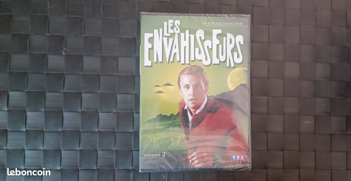 DVD série TV - Les envahisseurs volume 2 - neuf sous blister (image 1)
