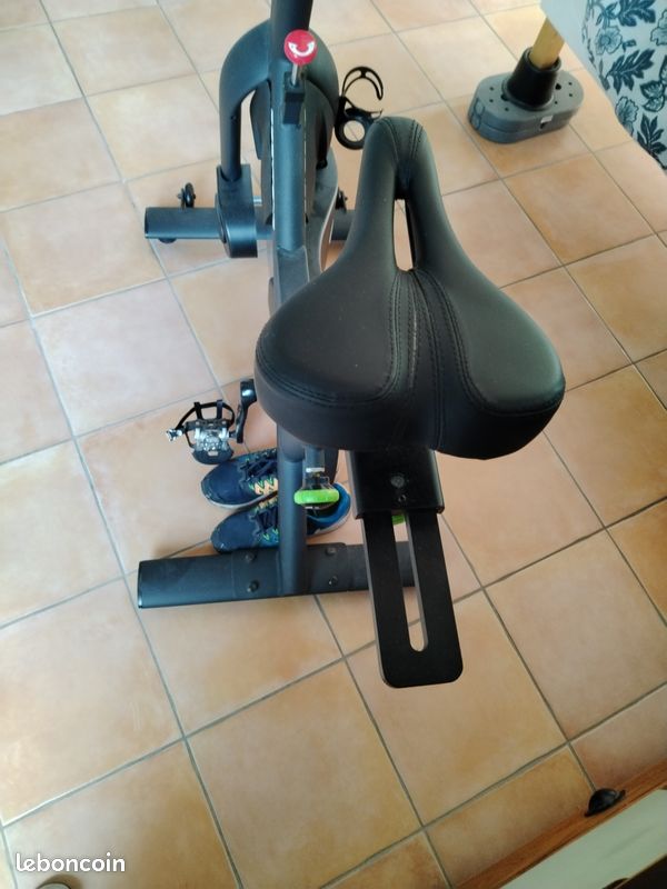 Vends A saisir vélo d'appartement haut de gamme (image 4)