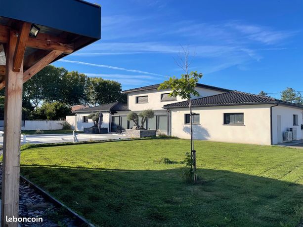Villa 9 pièces 243 m²
