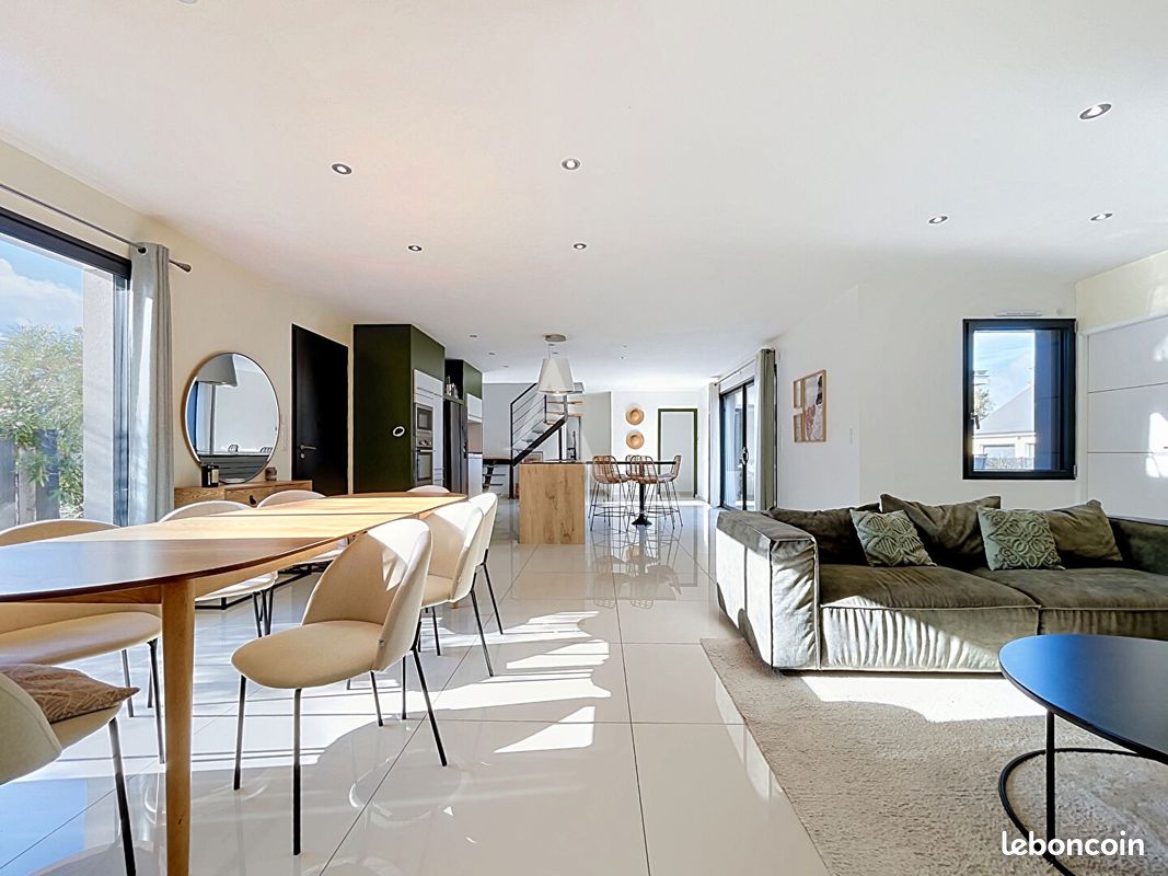 Maison 8 pièces 184 m² · à Longué-Jumelles · 184 m² · 369 500 €
