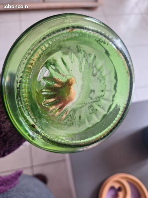 Vase vert moulé decor dorée (image 4)