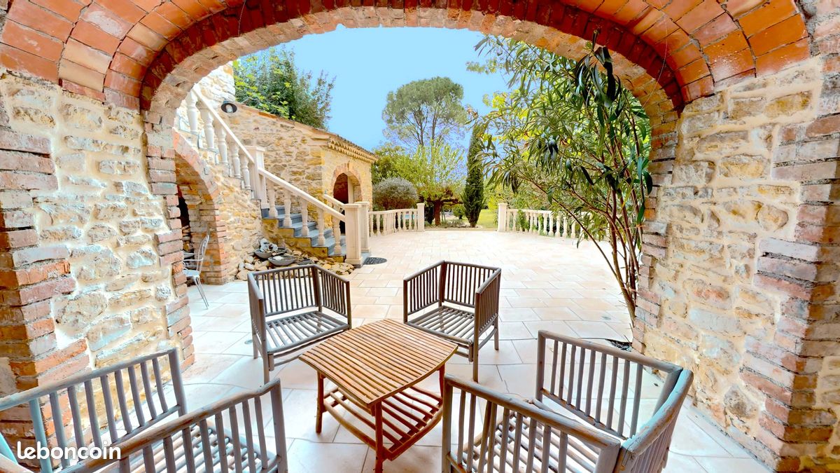 Maison 6 pièces 160 m² · à Allègre-les-Fumades · 160 m² · 495 000 €