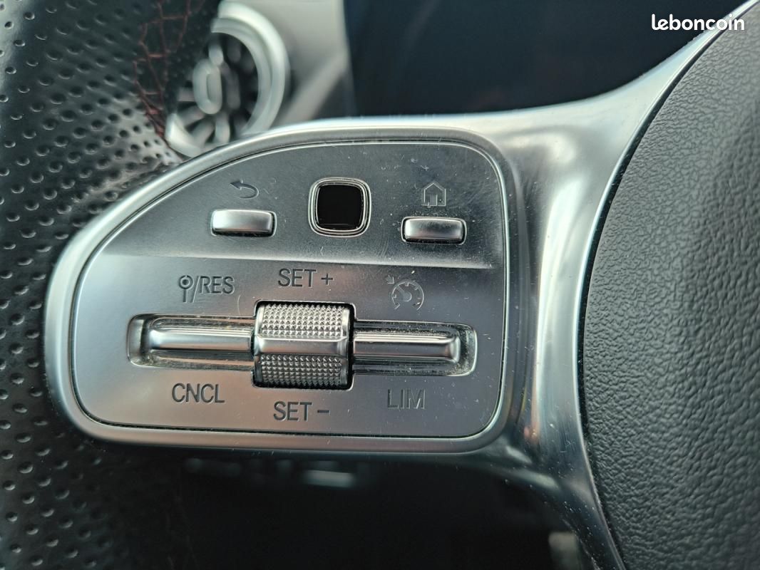 Mercedes Gla 2.0 200 D 150 ch Amg Line 8g-dct /GPS/Caméra de recul/Radar AV et AR/Attelage/Clim auto (image 19)