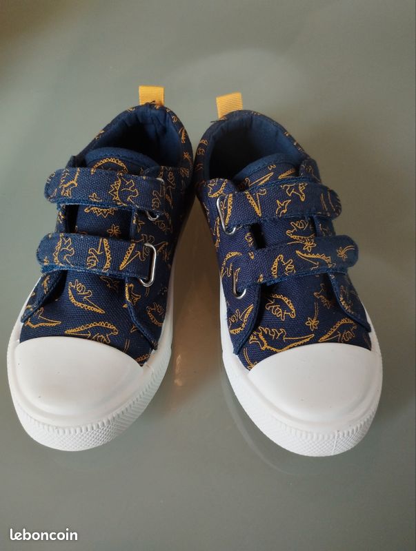 Chaussures dinosaure à scratch taille 30 Chaussures