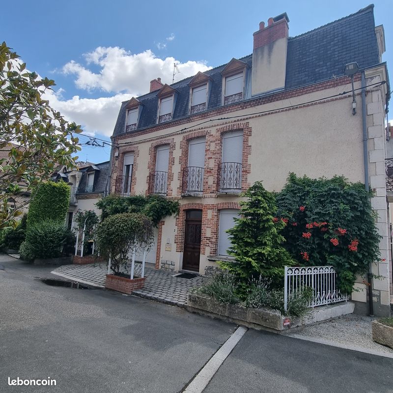 Maison 6 pièces 153 m² · à Montluçon · 153 m² · 950 €/mois