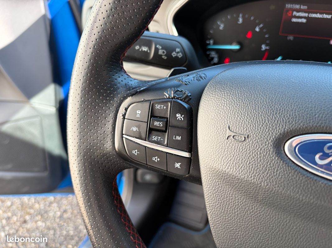 FORD FOCUS SW 2.0 EcoBlue 150 CV SS BVA8 ST Line + CARPLAY + CAMÉRA DE RECUL + RADARS AV/AR + KEYLESS GO + ATH (image 15)