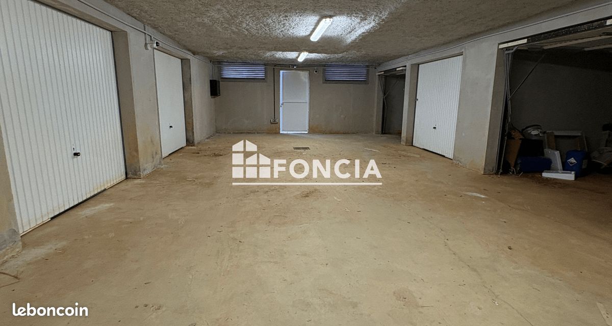 Parking · à Béziers · 90 €/mois