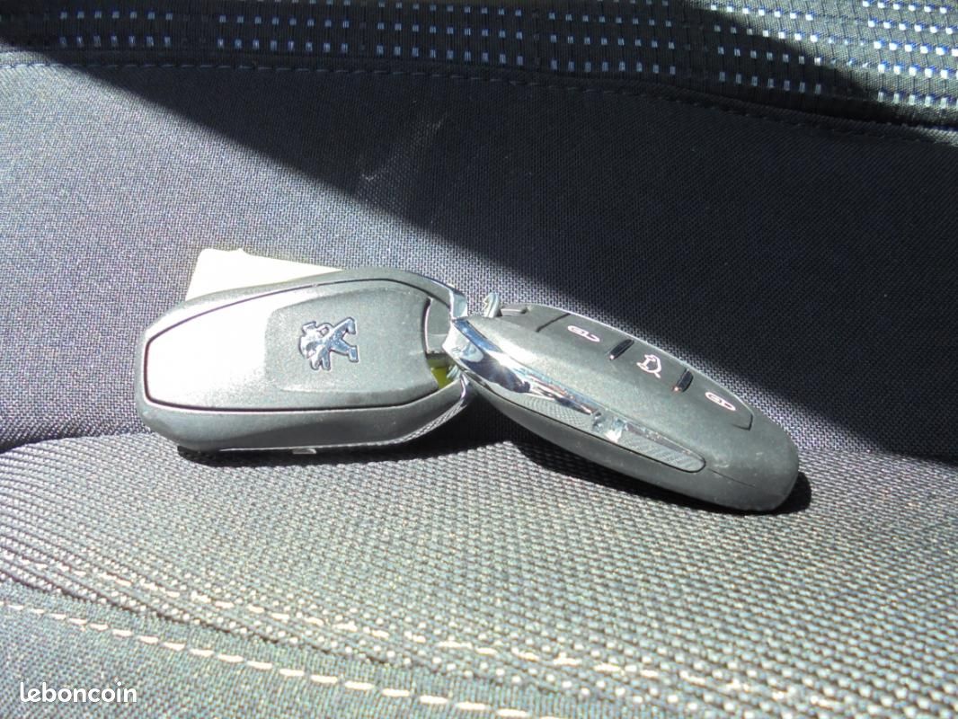 Peugeot 308 130ch SetS BVM6 Allure (image 15)