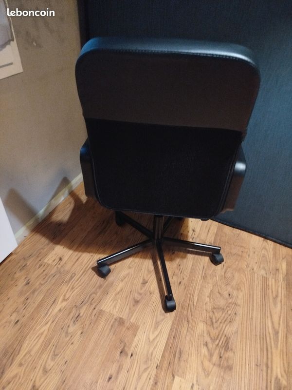 Lot bureau informatique avec rangements + fauteuil IKEA noir (image 1)