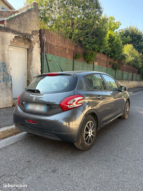 Peugeot 208 1.2 vti 82ch - 2012- 191 000km - CT ok (image 1)