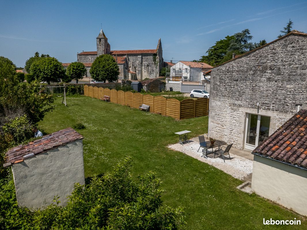 Maison 6 pièces 143 m² · à Saint-Georges-des-Coteaux · 143 m² · 264 000 €
