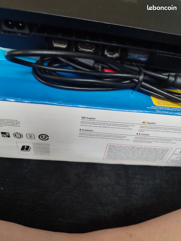 PS 4 slim (image 4)
