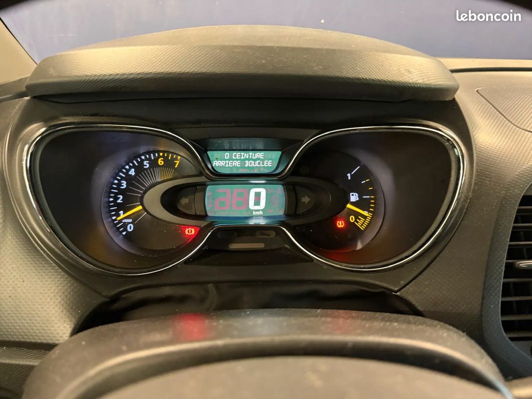RENAULT Captur 0.9 tce 90ch ZEN - 2015 - Faible kilométrage (image 8)