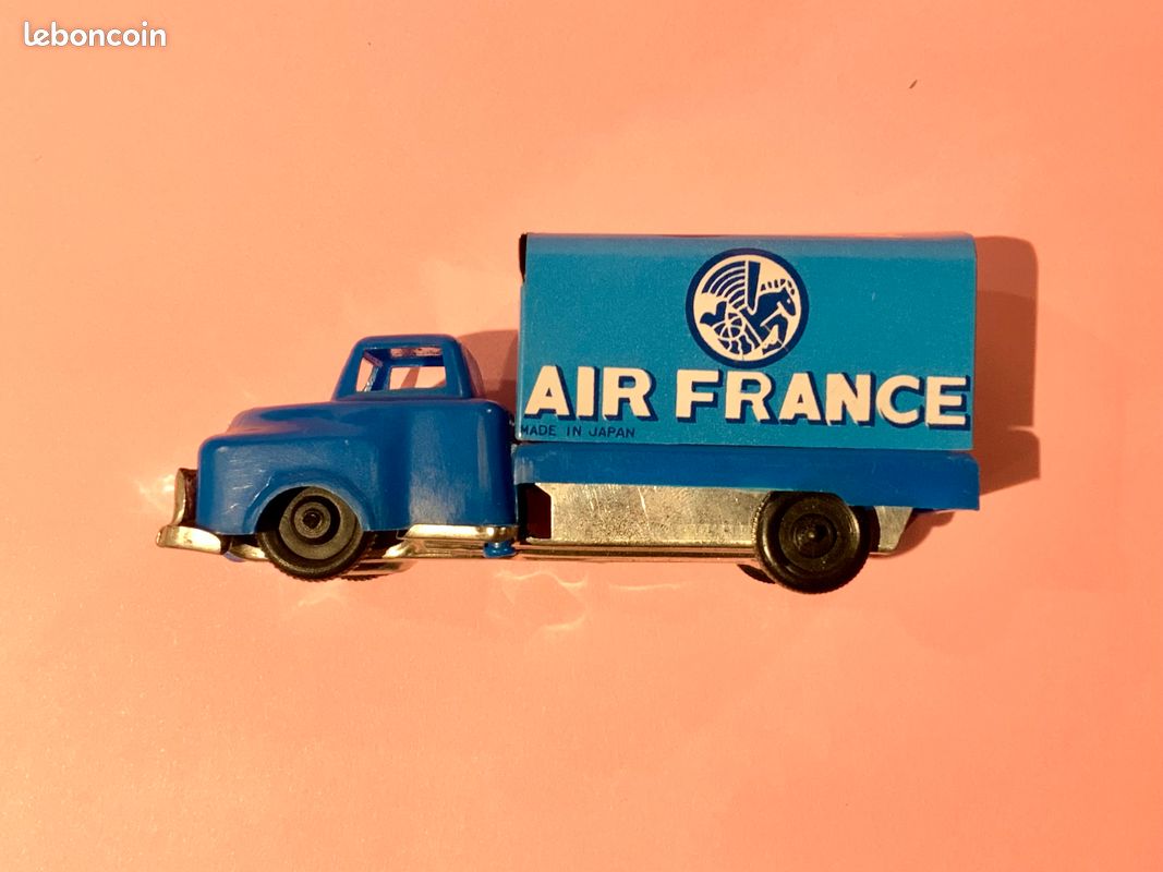 Lot De Jouets Anciens En Tôle : Camions, Voitures, Avions Et Robots – Marques Rico Et Autres