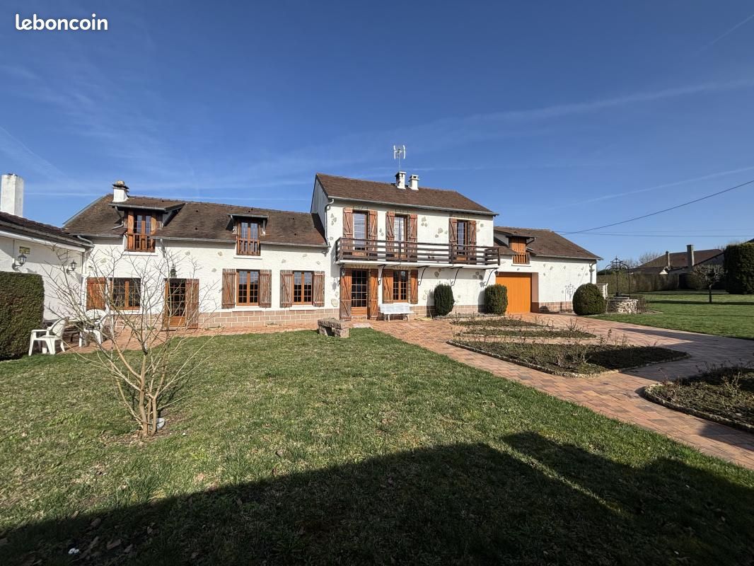 Maison 8 pièces 190 m² · à Longnes · 190 m² · 366 000 €