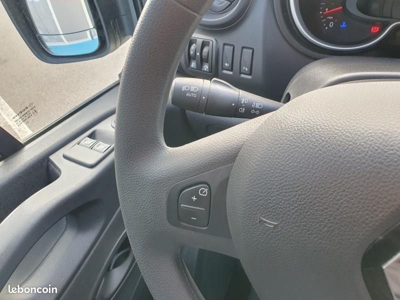 Renault Trafic FOURGON L2H1 3T 2.0 Blue dCi 150ch Randger 535 Van (image 21)