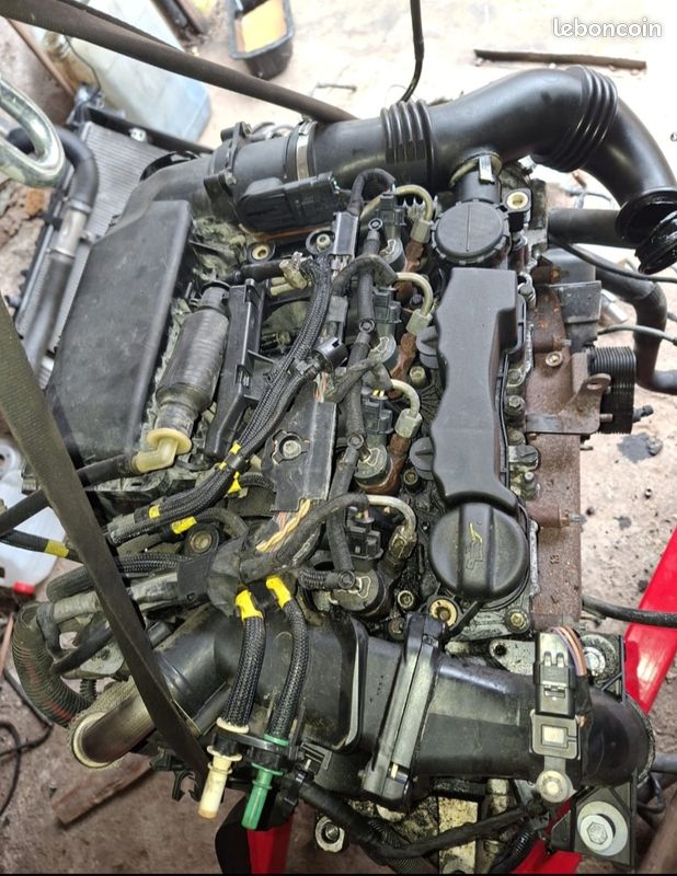 Je vends ce moteur Citroën C4 1.6 HDi 110cv, 224000km il marche très bien (image 1)