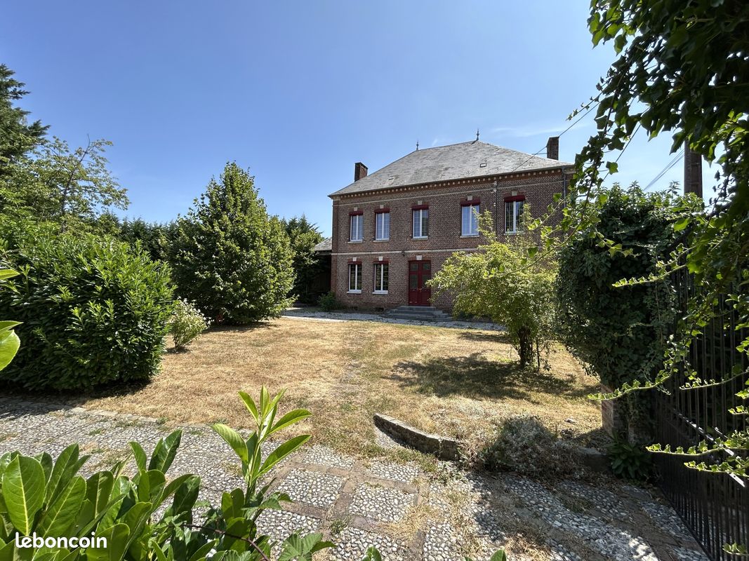 Maison 8 pièces 193 m² · à Grandvilliers · 193 m² · 249 000 €