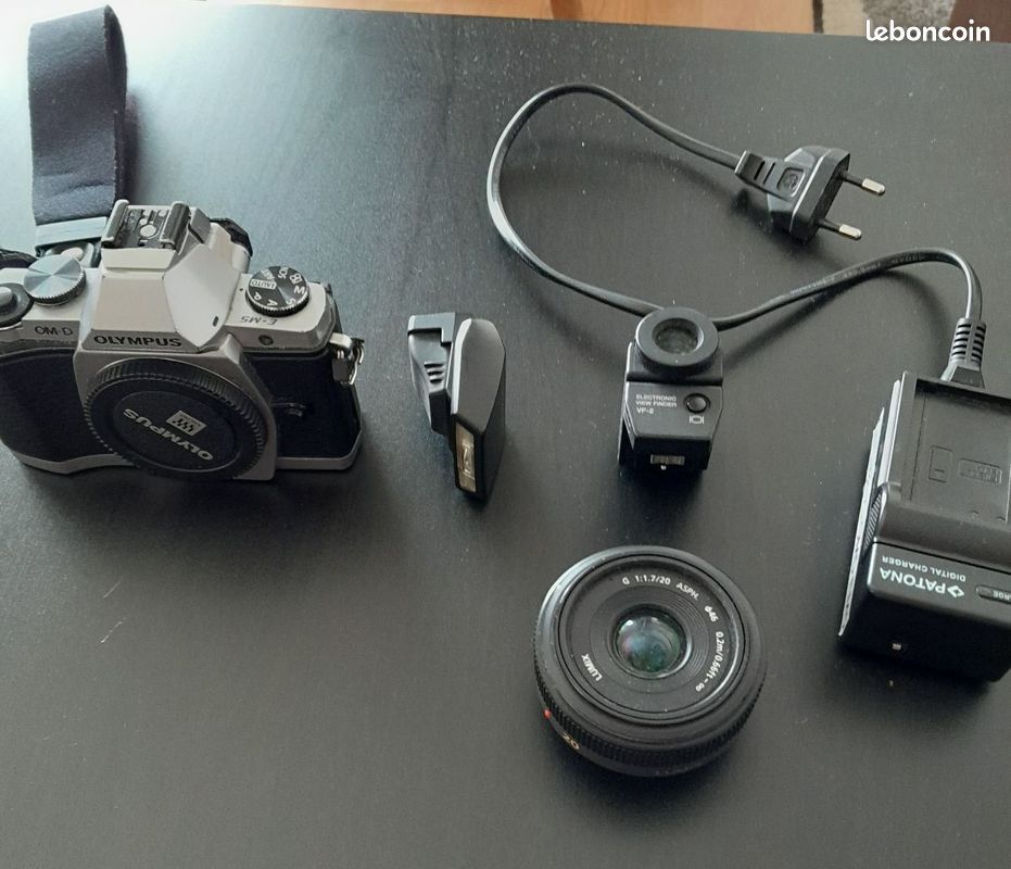 Olympus OM-D E-M5 silver + accessoires (image 1)