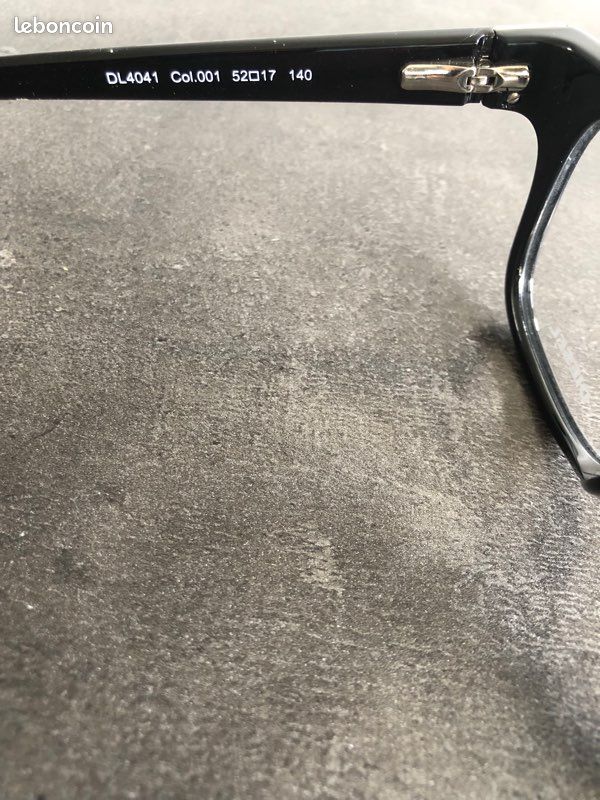 Deux paires de lunettes mixtes vues ou solaires (image 6)