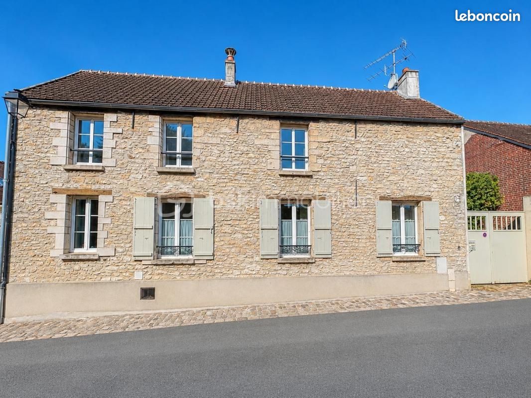 Maison 5 pièces 153 m² · à Chamant · 153 m² · 590 000 €