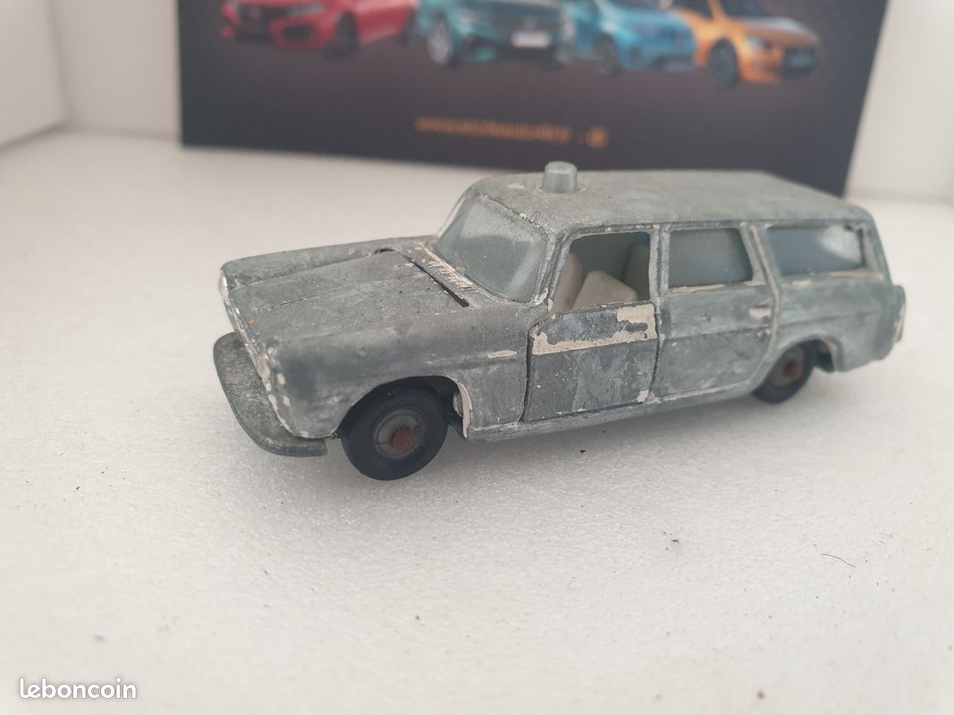 Majorette Peugeot 404 Break Blanche - Miniature à Restaurer - Rail Route